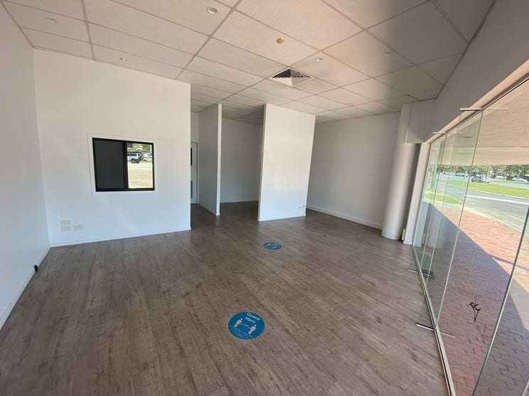 Click to view all images Tenancy 2 147-149 Anderson Street Manoora QLD 4870 - Image 4