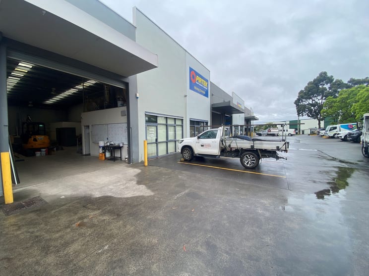 3/3 Luso Drive Unanderra NSW 2526 - Image 2