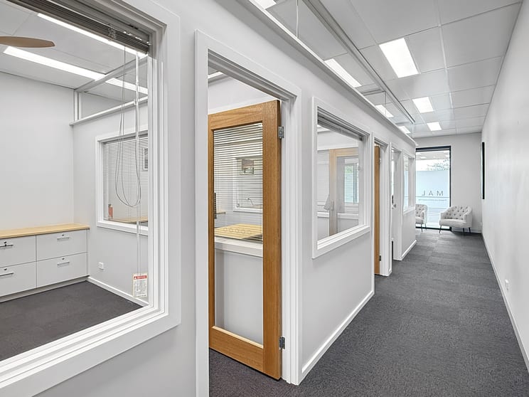 Click to view all images 30E High Street Mansfield VIC 3722 - Image 3