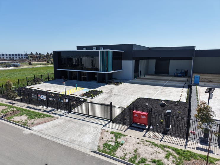 Click to view all images 9 Stonards Avenue Epping VIC 3076 - Image 2