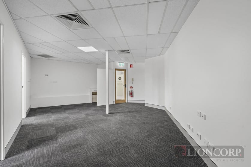 Click to view all images Corinda QLD 4075 - Image 2