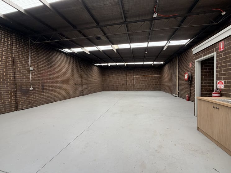Click to view all images 2/16 Station Street Maddingley VIC 3340 - Image 3