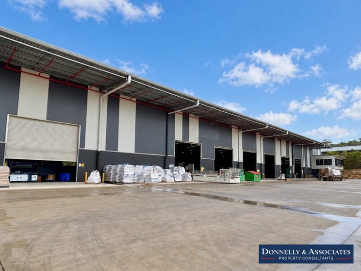 Click to view all images 4/90 Quinns Hill Road East Stapylton QLD 4207 - Image 1