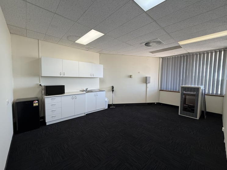 Click to view all images 8A/20 Hedland Place Karratha WA 6714 - Image 3