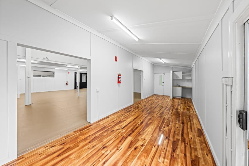 Click to view all images 18 Chrome Street Salisbury QLD 4107 - Image 2