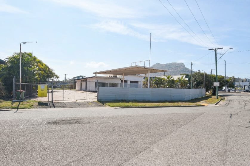 Click to view all images 6 Railway Avenue Railway Estate QLD 4810 - Image 1