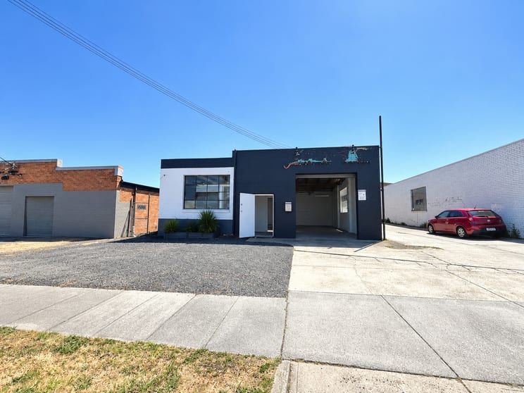 2/5 Levanswell Road Moorabbin VIC 3189 - Image 1