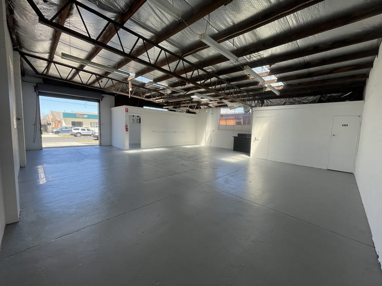 2/5 Levanswell Road Moorabbin VIC 3189 - Image 3