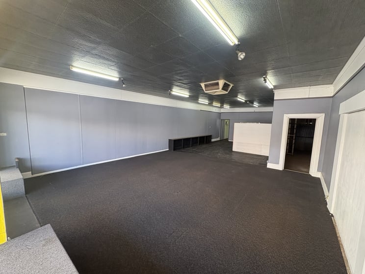Click to view all images 125 Main Street West Wyalong NSW 2671 - Image 2
