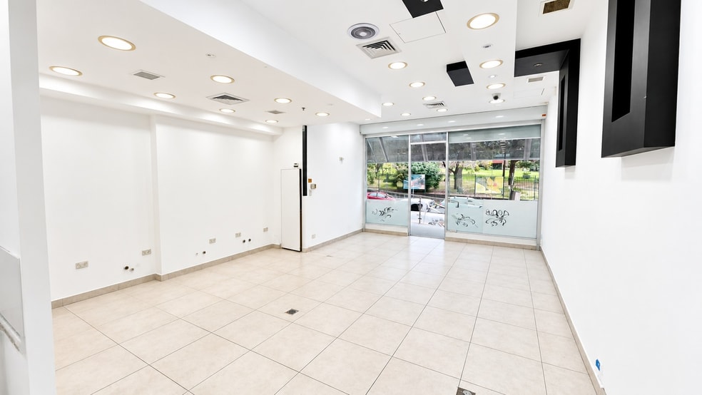 Click to view all images 4/13 Waratah Street Mona Vale NSW 2103 - Image 1