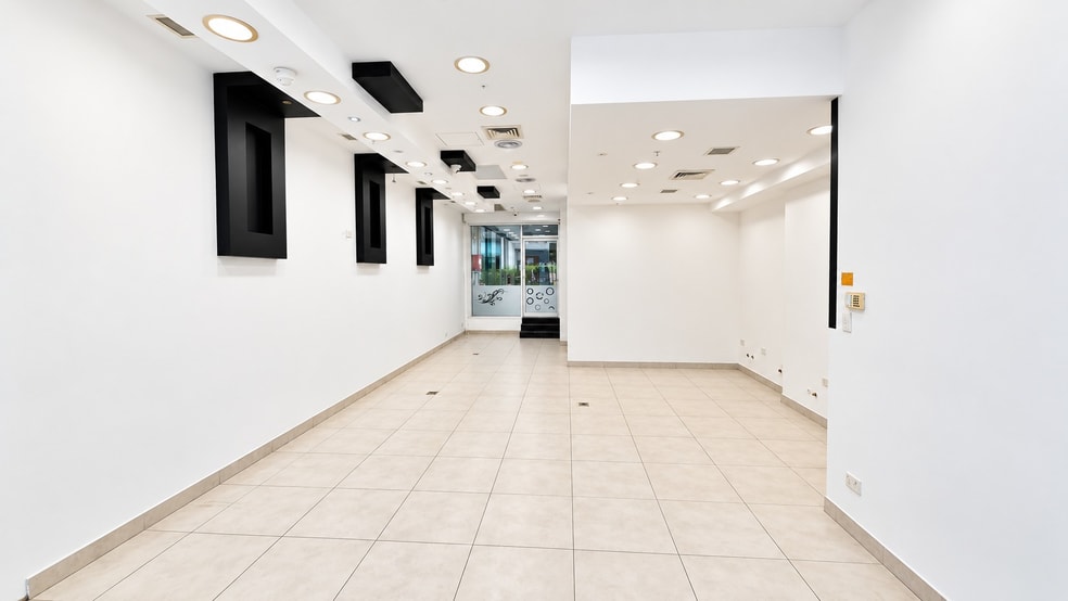 Click to view all images 4/13 Waratah Street Mona Vale NSW 2103 - Image 2