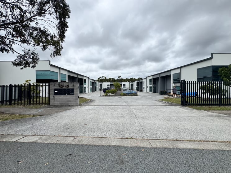 Click to view all images Unit 2/43-45 Claude Boyd Parade Corbould Park QLD 4551 - Image 3