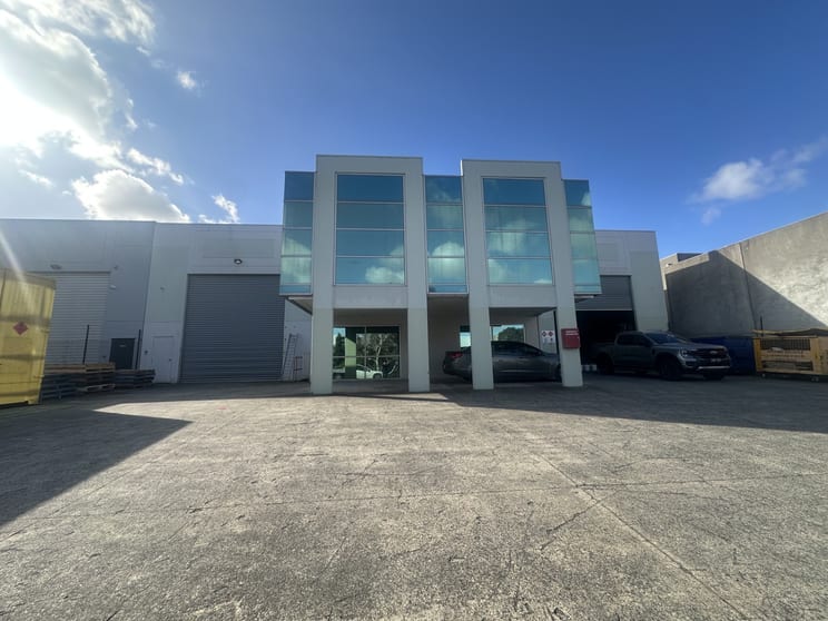 Click to view all images 6 Humeside Drive Campbellfield VIC 3061 - Image 2