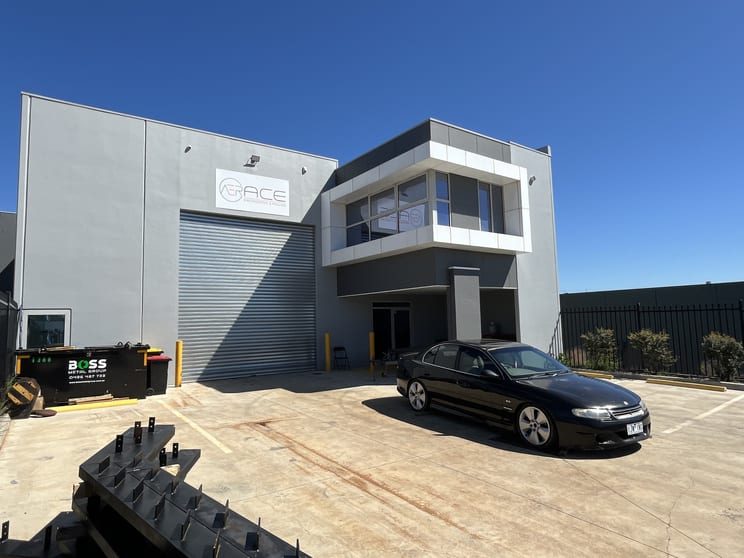 Click to view all images Unit 4/41-45 Kurrle Road Sunbury VIC 3429 - Image 1