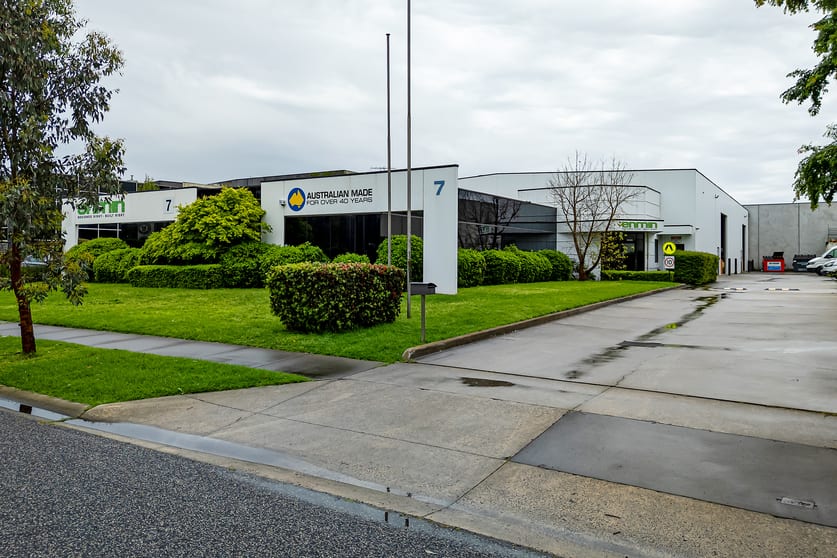 Click to view all images 5-7 Endeavour Way Braeside VIC 3195 - Image 2