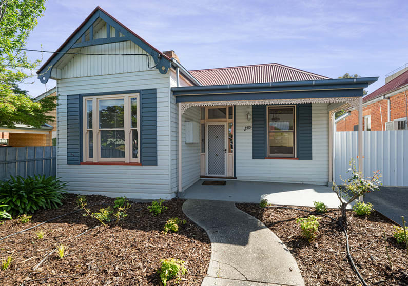 Click to view all images 562 Englehardt Street Albury NSW 2640 - Image 2