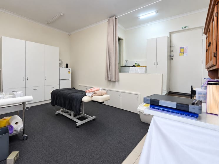 Click to view all images 13 Nicole Avenue Dandenong North VIC 3175 - Image 2