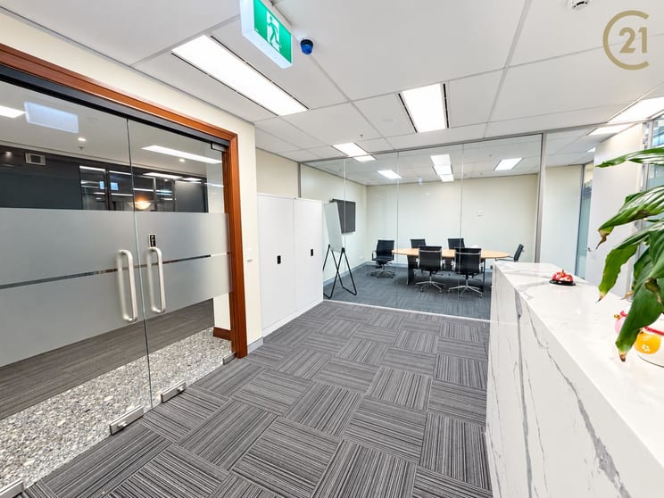 Click to view all images 1103/370 Pitt Sydney NSW 2000 - Image 2