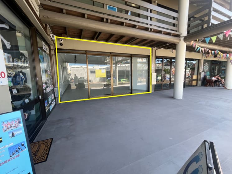 Click to view all images 2/400 Shute Harbour Road Airlie Beach QLD 4802 - Image 3
