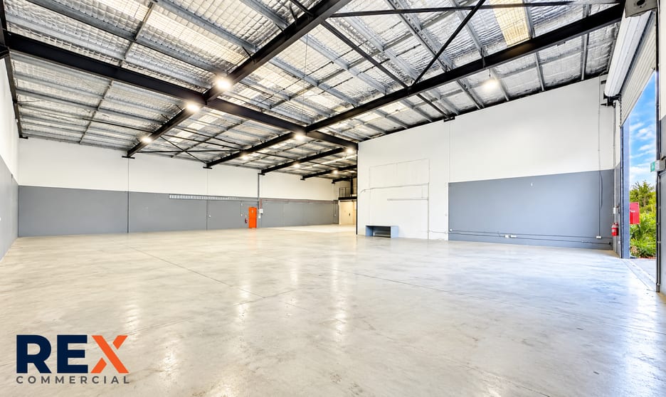 Click to view all images 12 MILLENNIUM CIRCUIT Helensvale QLD 4212 - Image 3