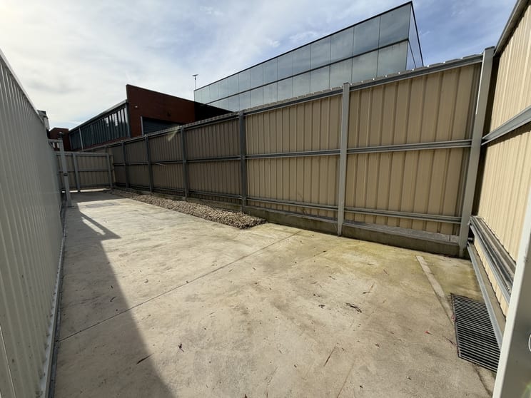 Click to view all images 1/21 Hinkler Road Mordialloc VIC 3195 - Image 3
