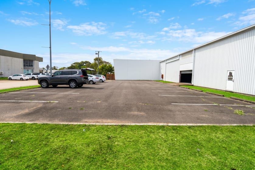 Click to view all images Unit 26/36-48 Kings Road Hyde Park QLD 4812 - Image 3