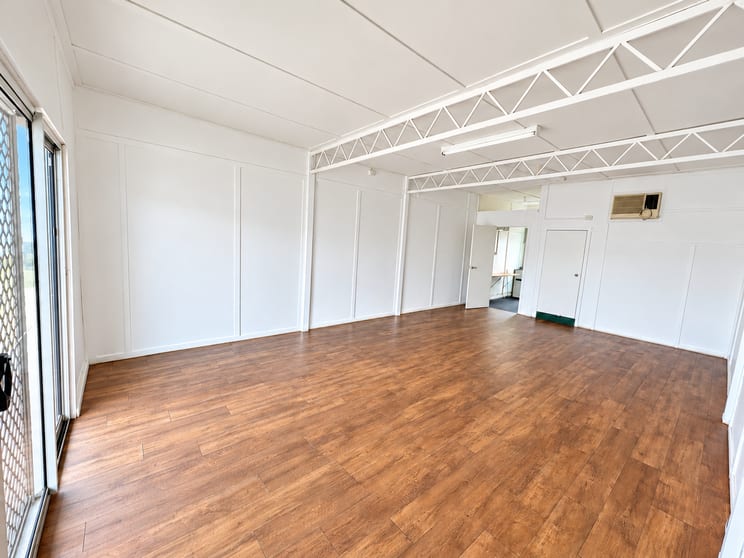 Click to view all images 2/4 MAYNE STREET Chinchilla QLD 4413 - Image 2
