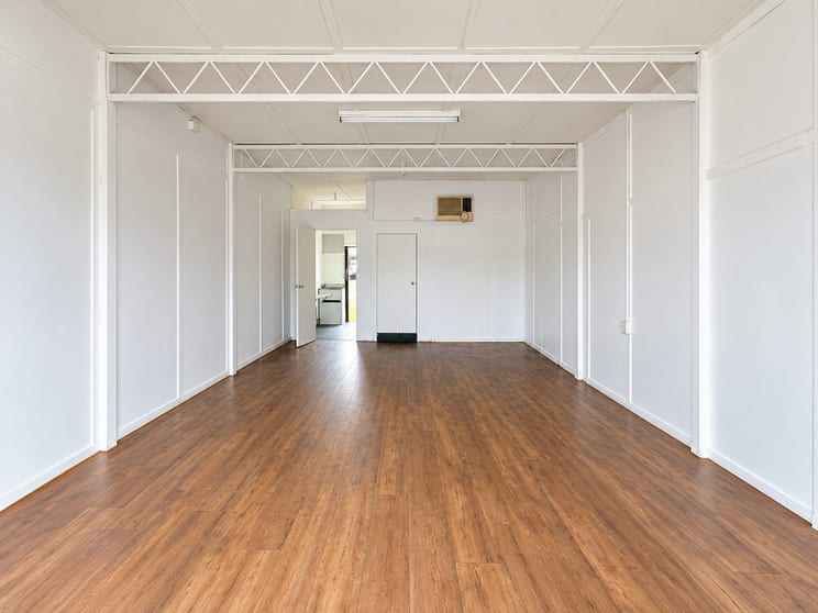 Click to view all images 2/4 MAYNE STREET Chinchilla QLD 4413 - Image 3