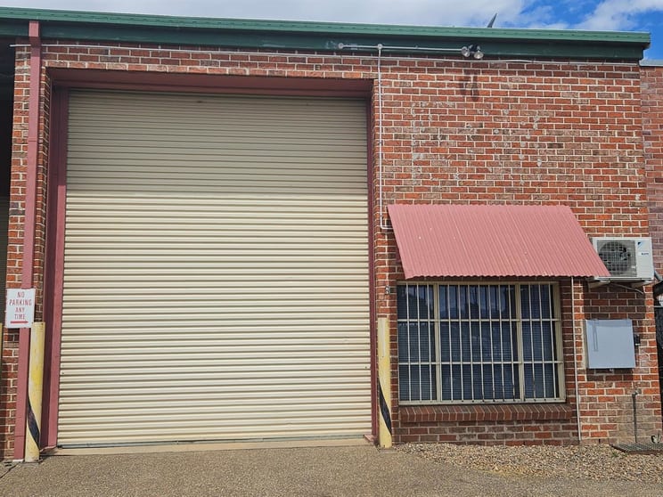 Click to view all images 3/4 Cook Street Taminda NSW 2340 - Image 2