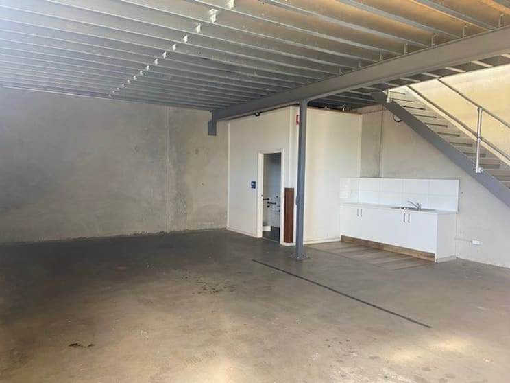 Click to view all images 17/220 Holt Parade Thomastown VIC 3074 - Image 3