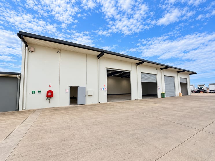 Click to view all images Unit 2/41-47 Jay Street Mount St John QLD 4818 - Image 3