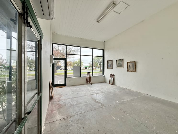 Click to view all images 60 Dunlop Street Mortlake VIC 3272 - Image 3