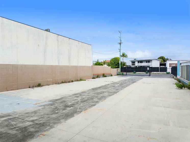 Click to view all images 39 Lemana Lane Burleigh Heads QLD 4220 - Image 2