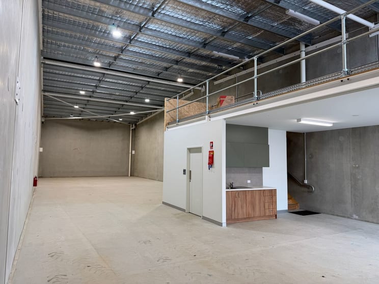 Click to view all images 5/10 Bradman Street Busselton WA 6280 - Image 3