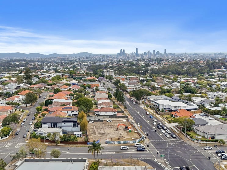 Click to view all images 1003 Logan Road Holland Park West QLD 4121 - Image 4