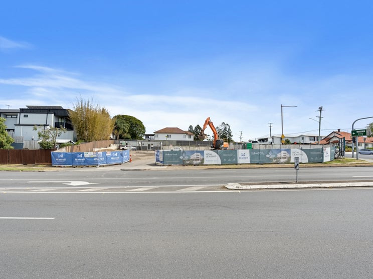 Click to view all images 1003 Logan Road Holland Park West QLD 4121 - Image 5