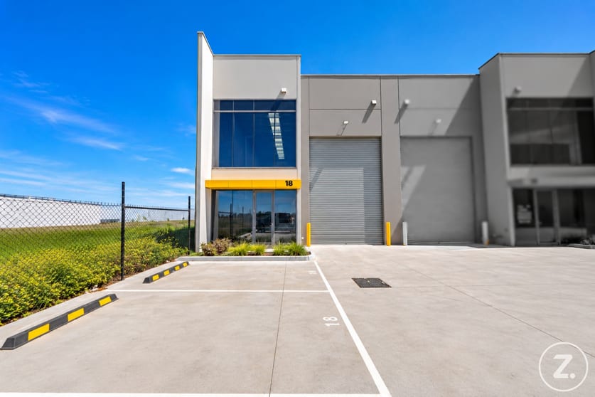 Click to view all images 18 Summit Lane Officer South VIC 3809 - Image 1