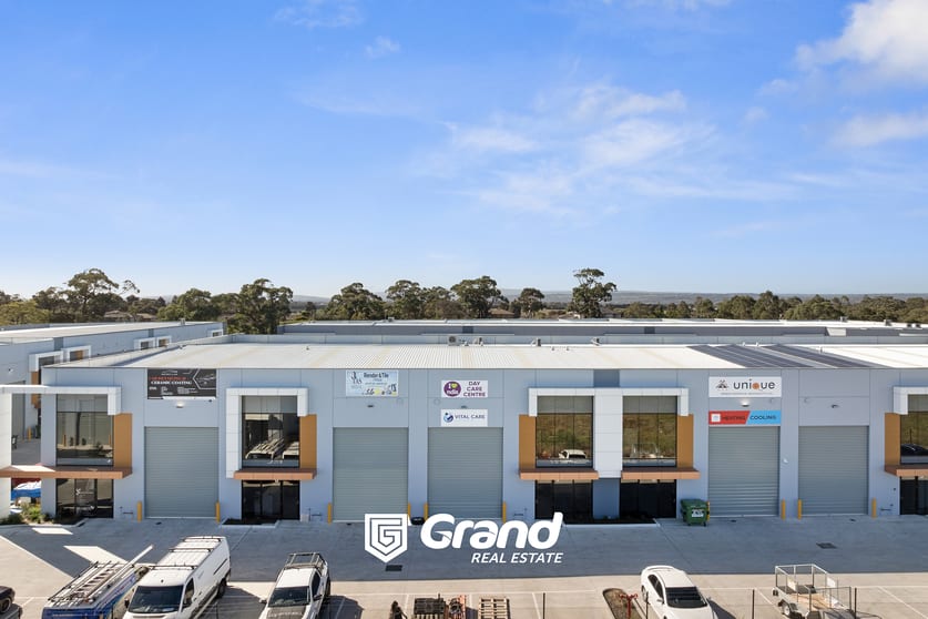 Click to view all images 7 Zinc Circuit Cranbourne North VIC 3977 - Image 2