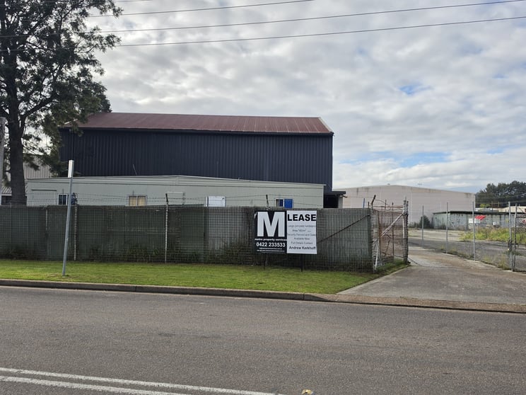Click to view all images 42 CREEK RESERVE ROAD Boolaroo NSW 2284 - Image 1