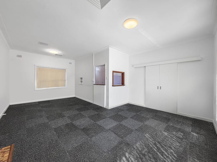 Click to view all images 104 Central Road Unanderra NSW 2526 - Image 2
