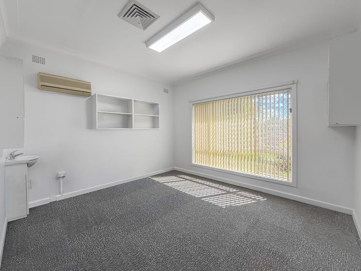 Click to view all images 104 Central Road Unanderra NSW 2526 - Image 3