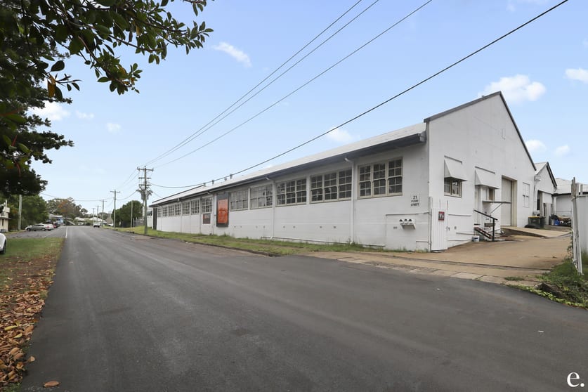 Click to view all images 1/21-25 Perry Street Bundaberg North QLD 4670 - Image 1