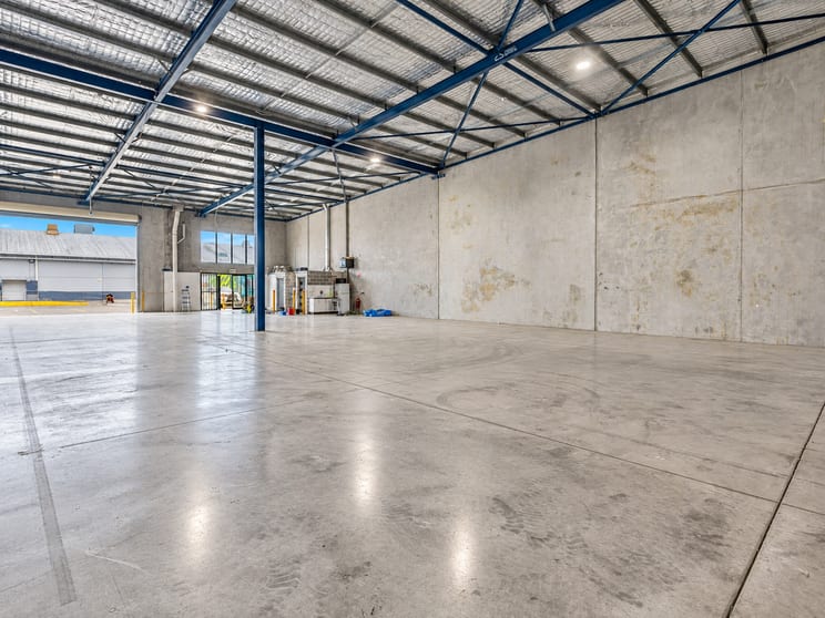Click to view all images 4 & 5/5 Viscount Place Warwick Farm NSW 2170 - Image 3