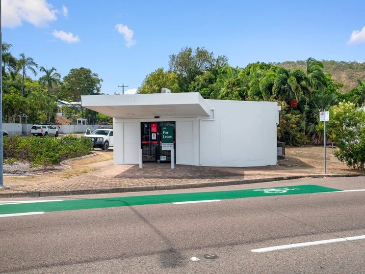 Click to view all images 86 Bundock Street Belgian Gardens QLD 4810 - Image 3