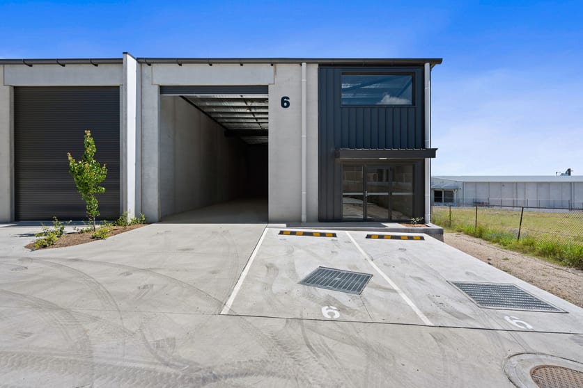 6/21 Val Reid Crescent Hume ACT 2620 - Image 3