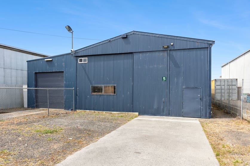 Click to view all images 5 Moon Street Moolap VIC 3224 - Image 1