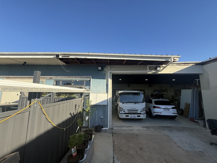 Click to view all images Unit 3/8 Geelong Street Fyshwick ACT 2609 - Image 2