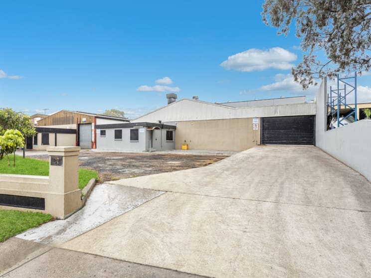 Click to view all images Smithfield NSW 2164 - Image 1