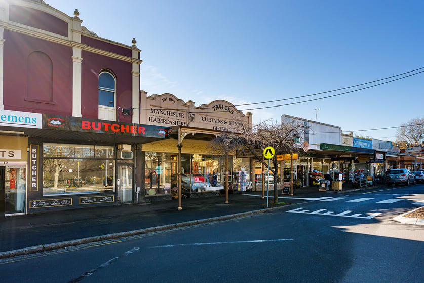 65 Mostyn Street Castlemaine VIC 3450 - Image 2