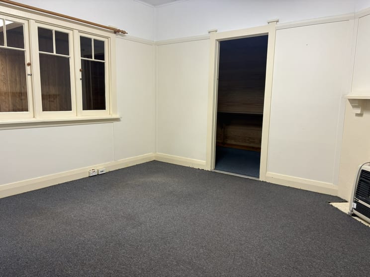 Click to view all images 5 Hill Street Bega NSW 2550 - Image 2